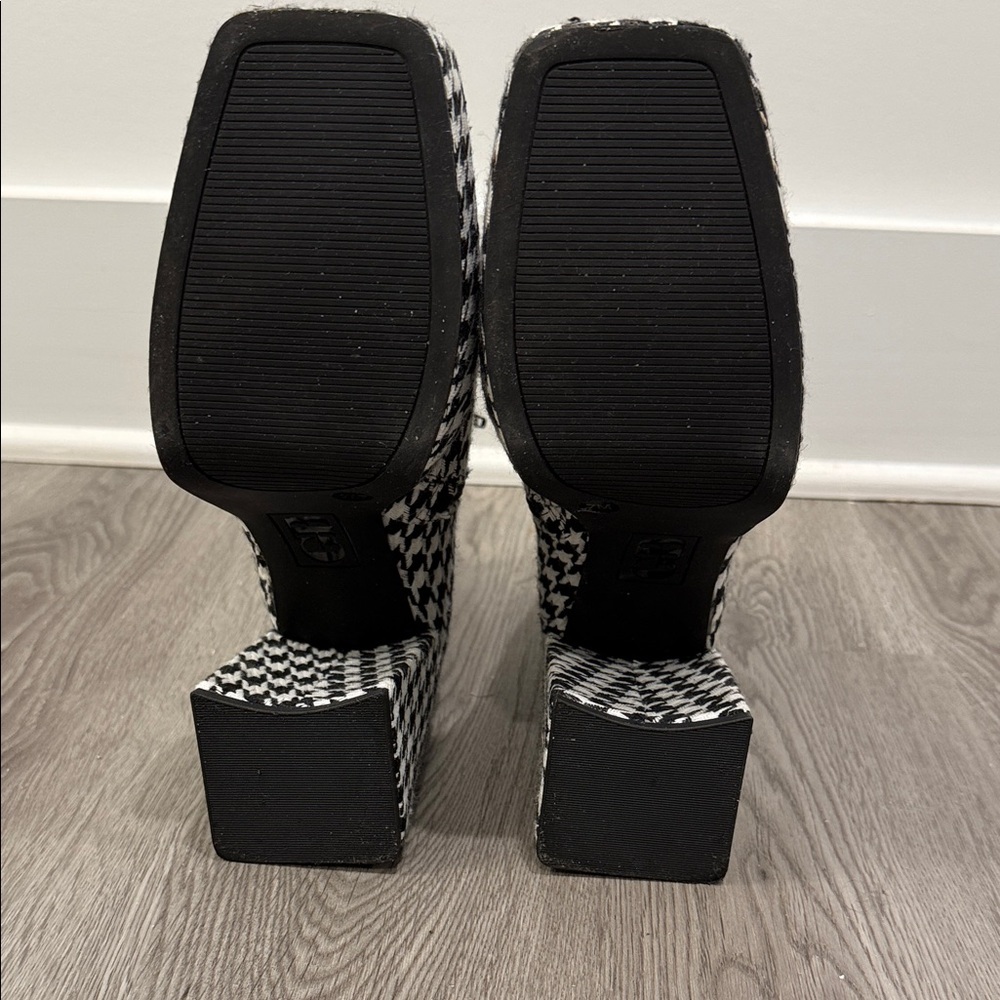 Gianni Bini So-Retro platform block heel bootie in houndstooth print - Picture 8 of 13